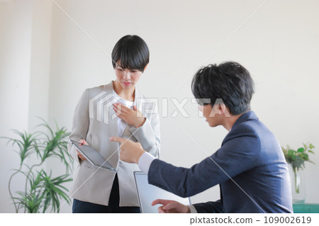 憤怒批評下屬創作素材的老闆3 憤怒批評下屬創作素材的老闆3 109002619