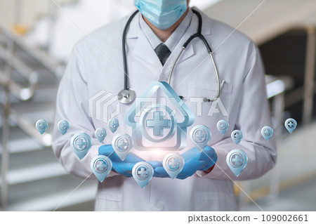 The doctor shows the location of the medical institution . The doctor shows the location of the medical institution . 109002661