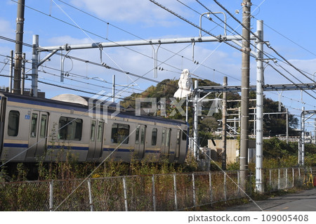 Yokosuka Line Between Ofuna and Kita-Kamakura 109005408