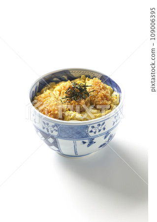 白色背景下拍攝的煎牡蠣蛋 tojidon 白色背景下拍攝的煎牡蠣蛋 tojidon 109006395