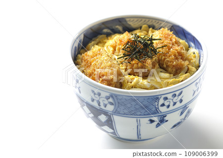 白色背景下拍攝的煎牡蠣蛋 tojidon 白色背景下拍攝的煎牡蠣蛋 tojidon 109006399
