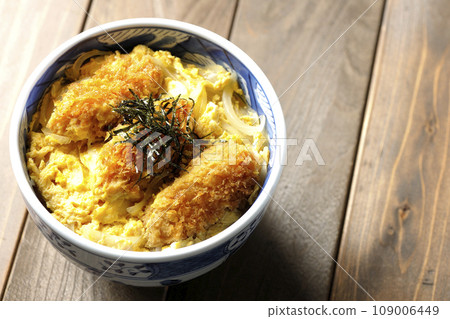 炸牡蠣和雞蛋 tojidon 的俯視圖 109006449
