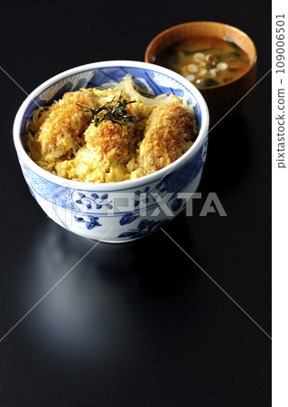 Fried oysters with egg and miso soup with seaweed and green onion Fried oysters with egg and miso soup with seaweed and green onion 109006501