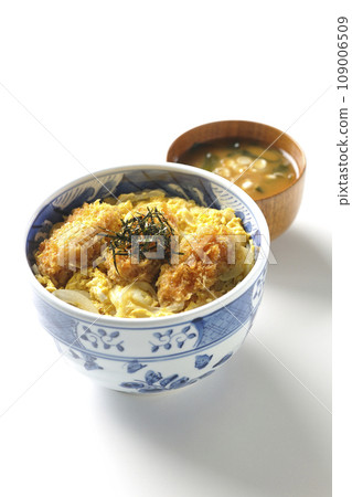 Fried oysters with egg and miso soup with seaweed and green onion Fried oysters with egg and miso soup with seaweed and green onion 109006509
