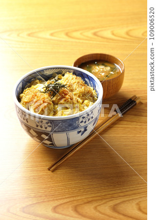 煎牡蠣蛋海帶蔥味噌湯 煎牡蠣蛋海帶蔥味噌湯 109006520