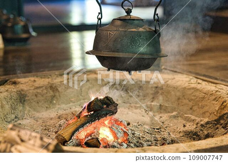 Hearth 109007747