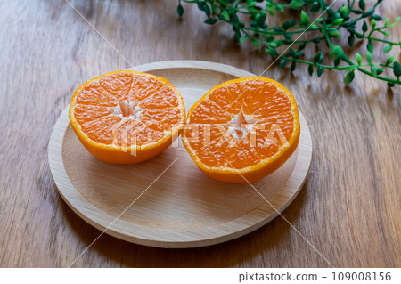 Mandarin orange cross section 109008156
