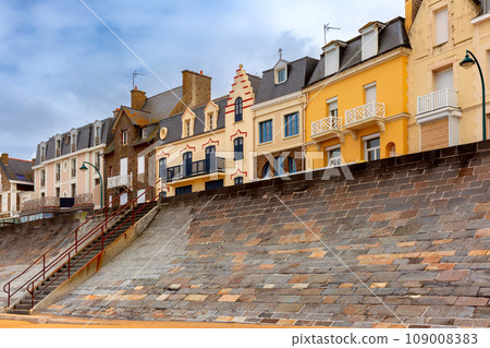 Embankment and beach, Saint-Malo, Brittany, France 109008383