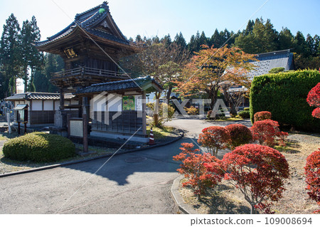 Shogen-in Temple in late autumn, a natural monument of Kashiwa, Iwate Prefecture 109008694