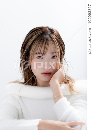 Beauty A woman wearing a white sweater 109008867