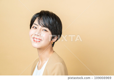 適合30多歲女性的美麗。 109008969