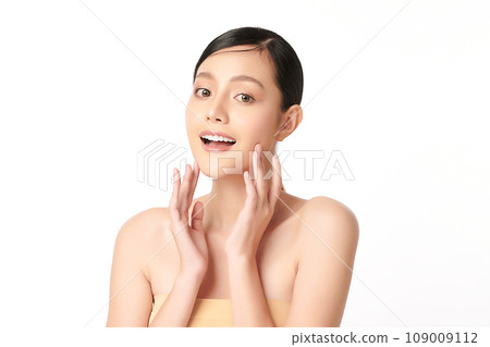 Beautiful young asian woman with clean fresh skin on white background, Face care, Facial treatment, Cosmetology, beauty and spa, Asian women portrait. Beautiful young asian woman with clean fresh skin on white background, Face care, Facial treatment, Cosmetology, beauty and spa, Asian women portrait. 109009112