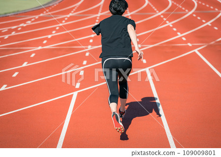 ground, land, female 109009801