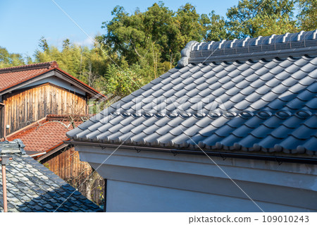Japanese tile building 109010243