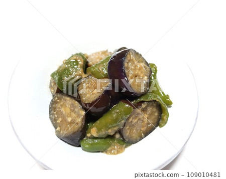 Delicious stir-fried eggplant and peppers with sweet and spicy miso 109010481