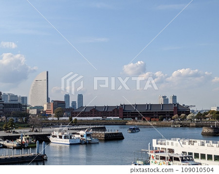 Minato Mirai seen from the large pier Minato Mirai seen from the large pier 109010504