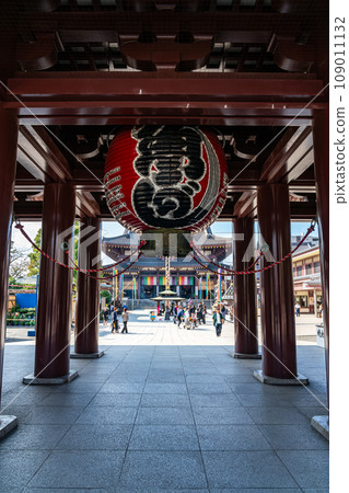 [神奈川縣] 具有深厚氛圍和歷史的川崎大師的大燈籠 109011132