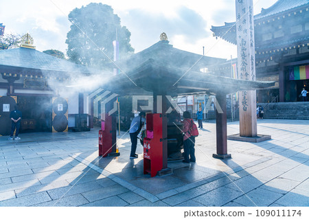 【神奈川縣】川崎大師的香火處，煙霧繚繞 109011174