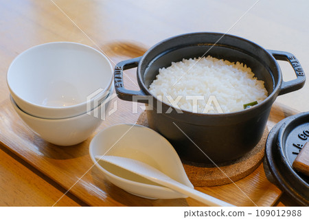 Rice cooked in a stove, white rice Rice cooked in a stove, white rice 109012988