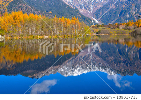 Autumn Kamikochi Taisho Pond Hotaka mountain range 109017715