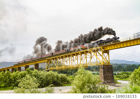 SL Banetsu story crossing the Ichinoto River Bridge Kitakata City, Fukushima Prefecture SL Banetsu story crossing the Ichinoto River Bridge Kitakata City, Fukushima Prefecture 109018133