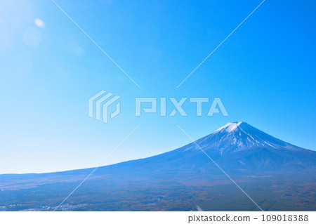 Mount Fuji Sunlight 109018388