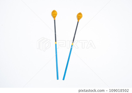 Handmade xylophone sticks on white background isolate top view. 109018502