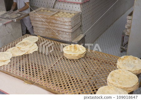 Local bakery of traditional Turkish bread. Fresh flatbread that is baked on a baking sheet or baking sheet. Baked in a pan Local bakery of traditional Turkish bread. Fresh flatbread that is baked on a baking sheet or baking sheet. Baked in a pan 109018647
