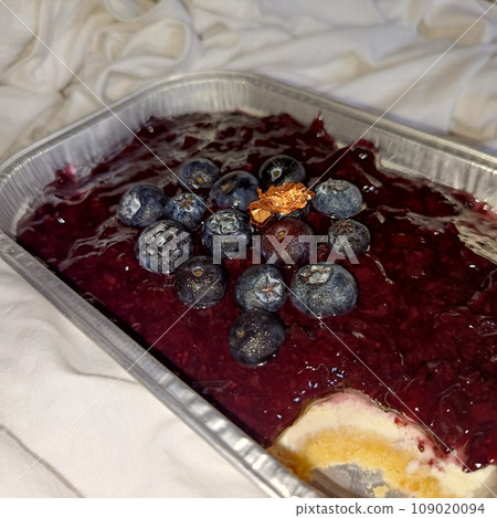 cheesecake with blueberry 109020094