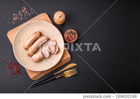 Delicious grilled chicken or pork sausages with salt, spices and herbs 109020199
