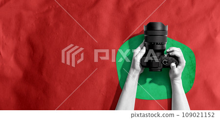 Person holding a SLR camera 109021152