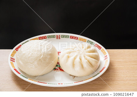 Hot Chinese steamed bun Hot Chinese steamed bun 109021647