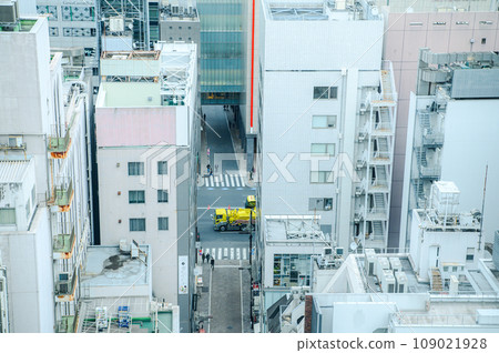 An image where the clouds are suspicious 109021928