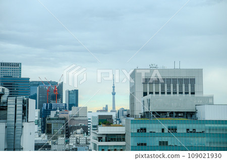 An image where the clouds are suspicious 109021930