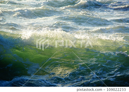 Wave of the Japan Sea Wave of the Japan Sea 109022233