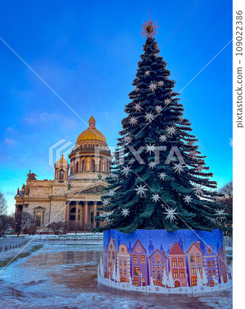 St Isaac cathedral in St Petersburg with a Christmas tree in front of it . High quality photo St Isaac cathedral in St Petersburg with a Christmas tree in front of it . High quality photo 109022386