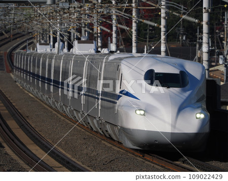 Shinkansen N700S J19 formation near Seta, Otsu City Shinkansen N700S J19 formation near Seta, Otsu City 109022429