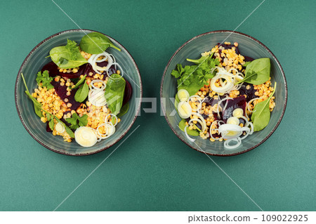 bowl with vegan lentil salad 109022925