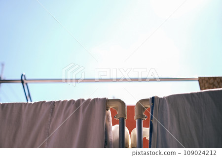 [#Home] 在陽光明媚的日子裡曬被子 109024212