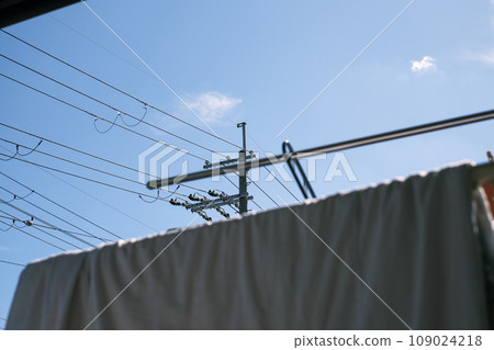 [#Home] 在陽光明媚的日子裡曬被子 109024218