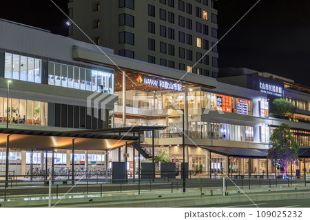 和歌山縣和歌山市南海幹線和歌山市站夜間 109025232