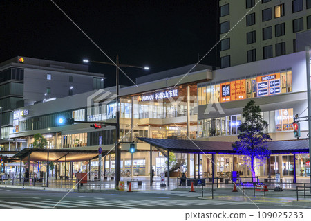 和歌山縣和歌山市南海幹線和歌山市站夜間 109025233