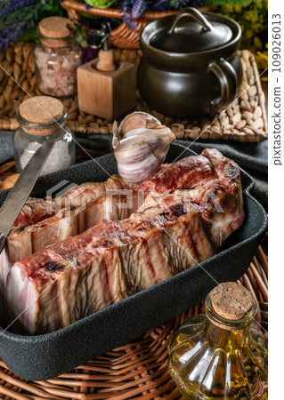 Smoked spare ribs . 109026013