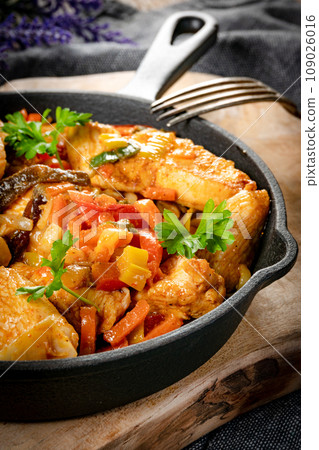 Fried chicken with vegetables. Fried chicken with vegetables. 109026016