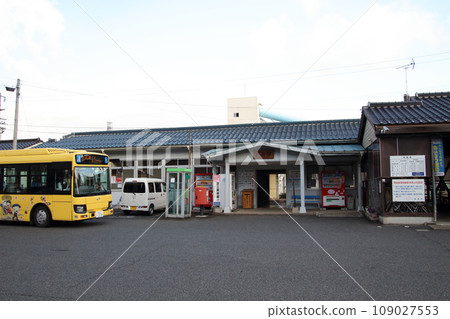 山陰本線:荒島站(車站大樓) 山陰本線:荒島站(車站大樓) 109027553