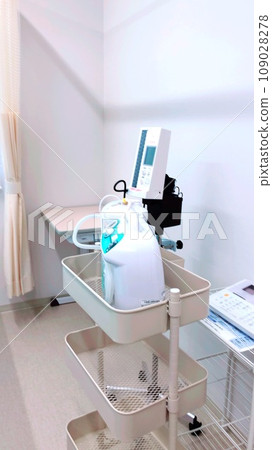 兒科治療室的醫療設備 109028278
