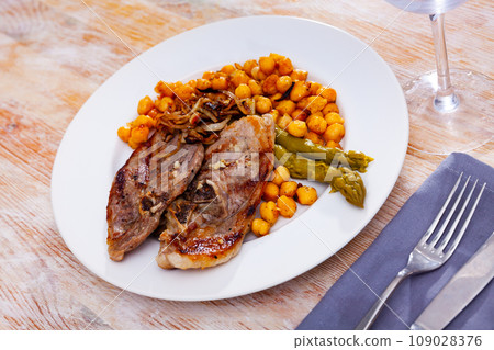 Delicious dish of lamb, chickpeas and asparagus 109028376