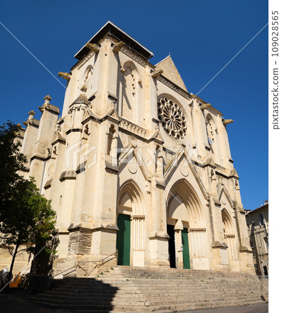 Against blue sky is building church of Saint-Roche-de-Montpellier, made of white limeston Against blue sky is building church of Saint-Roche-de-Montpellier, made of white limeston 109028565
