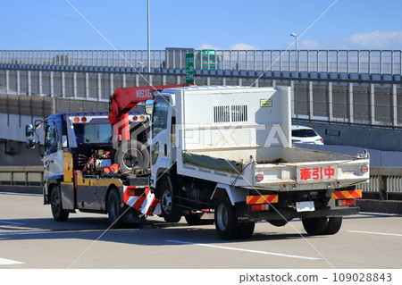 Image of truck towing Image of truck towing 109028843