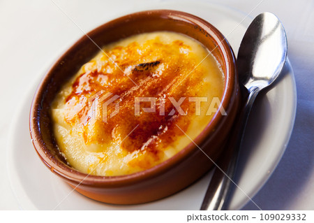 Crema catalana - dessert of Catalonia Crema catalana - dessert of Catalonia 109029332